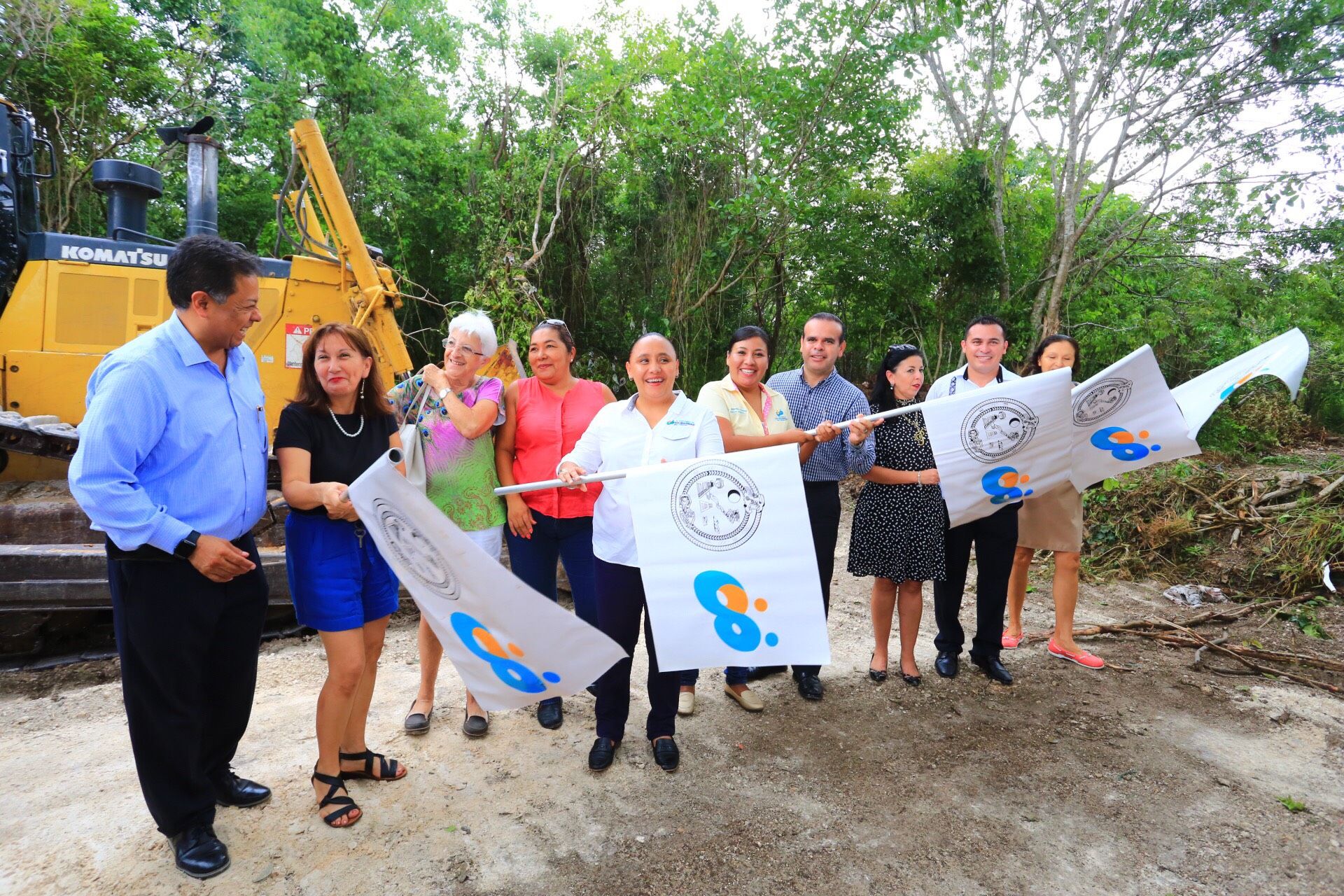 Inicia obra de pavimentación y alumbrado de la avenida Caracola, desde la carretera federal hacia Xcalacoco
