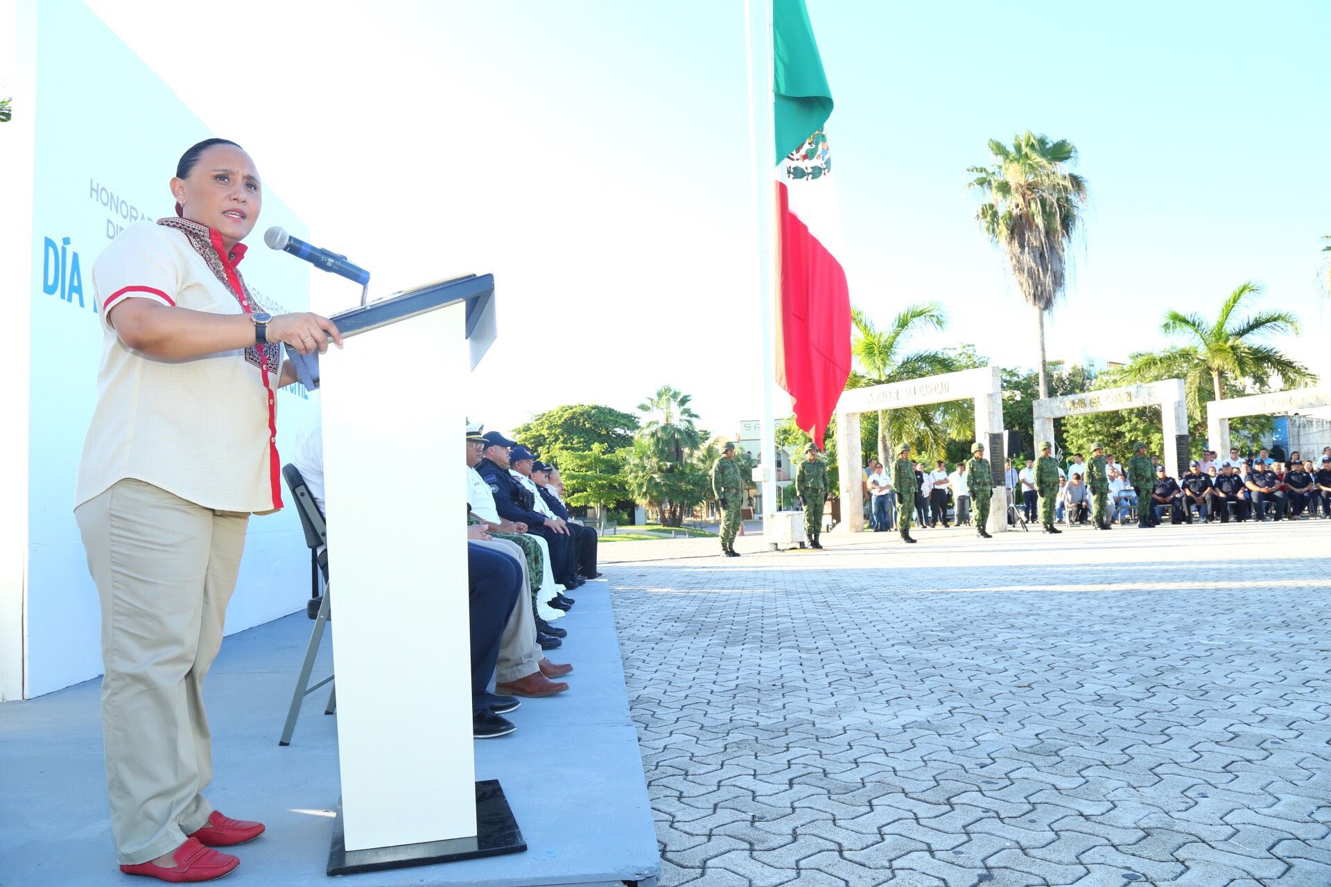 RECONOCE CRISTINA TORRES A TRABAJADORES  DE PROTECCIÓN CIVIL