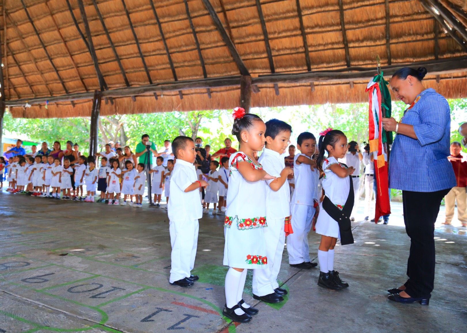 Fomenta gobierno de solidaridad el amor a la patria entre niños y jóvenes