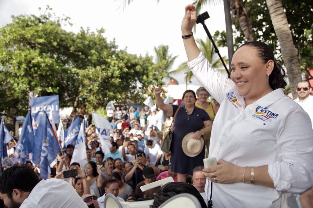 Recibe Cristina Torres apoyo masivo por buenos resultados en Playa del Carmen