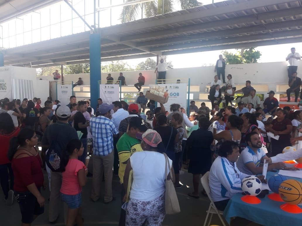 Realizan en la comunidad de Caobas la caravana de servicios estatales