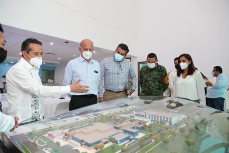 Supervisan hospitales y revisan proyectos en obras y equipamiento para hospitales en Quintana Roo