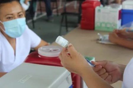 Maestros de 540 escuelas particulares de Quintana Roo buscan vacuna covid