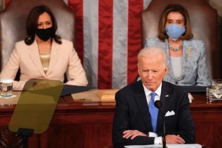 Biden pide apoyo a republicanos para restringir el acceso a las armas