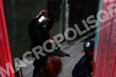 Recibe un balazo en la cara por resistirse a un asalto en Cancún