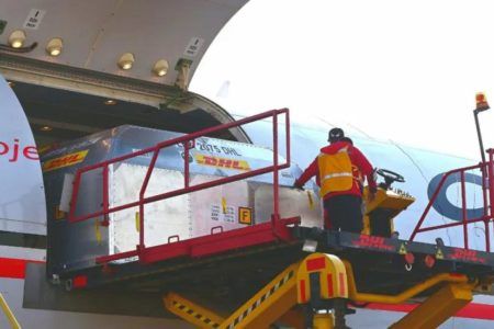 Llegan a México más de 487 mil vacunas contra COVID-19 de Pfizer
