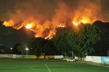 Las fotos y videos más impactantes del incendio en el Cerro del Tepozteco