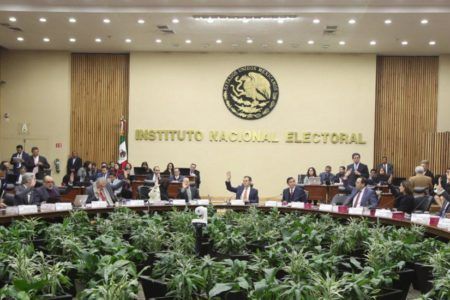 INE sesionará el martes para acatar sentencias del TEPJF sobre Salgado Macedonio y Morón