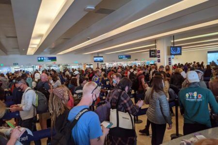 Cerca de 400 operaciones tiene el aeropuerto de Cancún este viernes santo