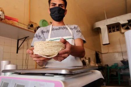 Kilo de tortilla alcanza máximo histórico; se vende en hasta 27 pesos