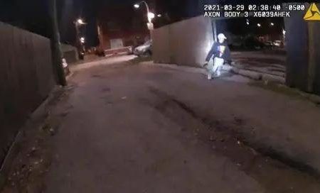 Chicago: Niño latino tenía las manos en alto cuando un policía lo mató