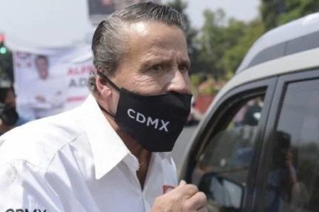 Alfredo Adame hace campaña entre mentadas de madre y altercado con automovilistas