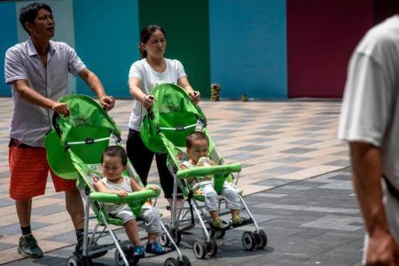 China permite un tercer hijo para contrarrestar crisis demográfica
