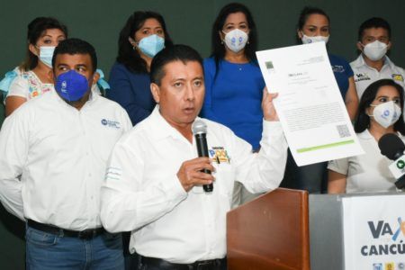 Presenta Chucho Pool su declaración patrimonial