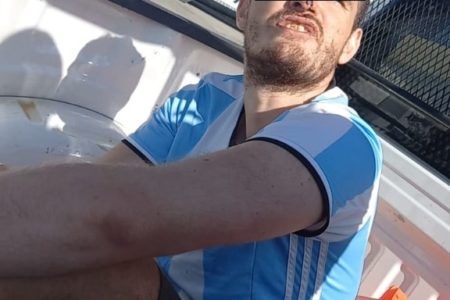 Desquiciado francés es retenido por romper vidrios de ADO Playa del Carmen