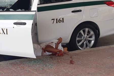 Terrible; Asesinan a taxista en Cancún debajo del puente de Moon Palace
