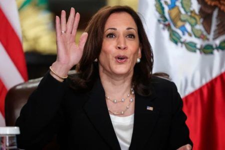 AMLO pidió a Kamala Harris más vacunas; ella le responde que espere