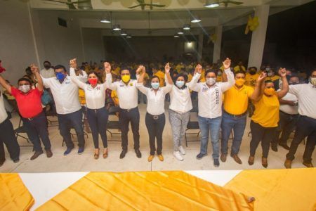 EN UNA REUNIÓN HISTÓRICA LA MILITANCIA DEL PRD REFRENDARON SU TOTAL APOYO A PAOLY PERERA
