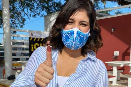 ESTEFANÍA MERCADO VOTA POR UN MEJOR PAÍS Y UN MEJOR QUINTANA ROO