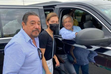 Salgado Macedonio se reencuentra con AMLO en Acapulco
