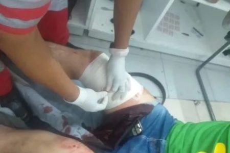 Atacan con arma blanca a mensajero por resistirse a ser asaltado en Playa del Carmen