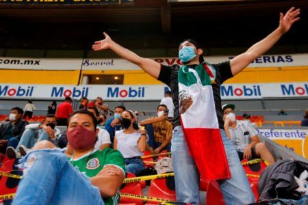Multa y dos partidos a puerta cerrada a México por cánticos homófobos