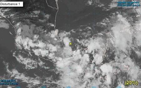 Monitorean zonas de baja presión y depresión tropical; Quintana Roo fuera de peligro