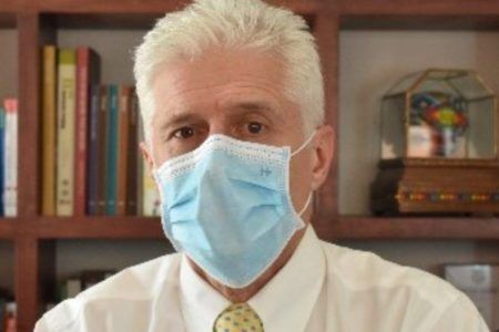 “No crean en patrañas”: Doctor Macías derrumba teorías de conspiración sobre las vacunas antiCovid