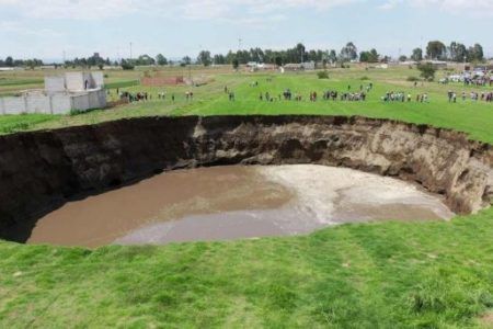 Socavón de Puebla es consecuencia del uso inadecuado del agua en esta región: Hidrogeólogo