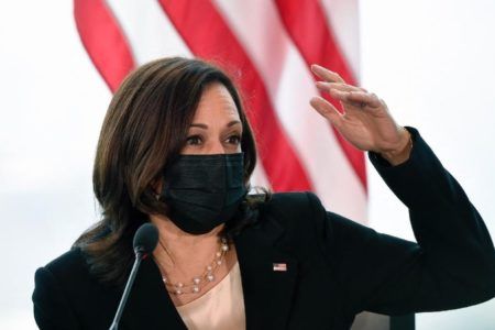 Kamala Harris pide atender de raíz causas de migración; “por eso fui a Guatemala”, dice