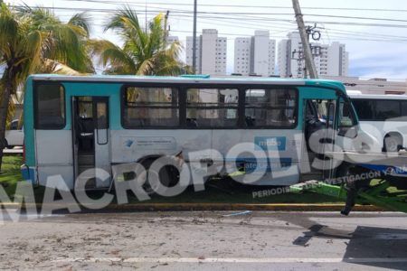 Imprudente conductor de Turicun pone riesgo  la vida de pasajeros