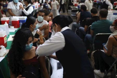 SSa libera registro para vacuna contra COVID-19 a mayores de 30 años