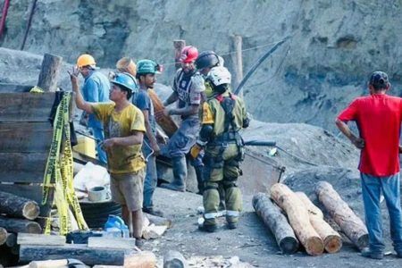 Localizados los siete mineros atrapados en Coahuila; recuperan quinto cuerpo