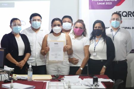 Entrega Ieqroo a Blanca Merari constancia de presidente municipal de Puerto Morelos