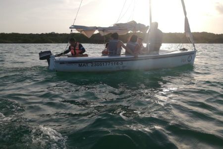 MARINA rescata a siete personas en Bacalar