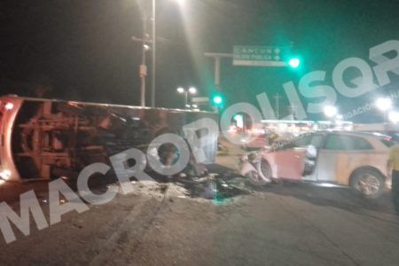 Exceso de velocidad provoca fuerte choque en la carretera federal en Playa del Carmen