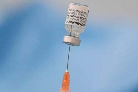 Tercera dosis puede mejorar protección contra variante delta: Pfizer