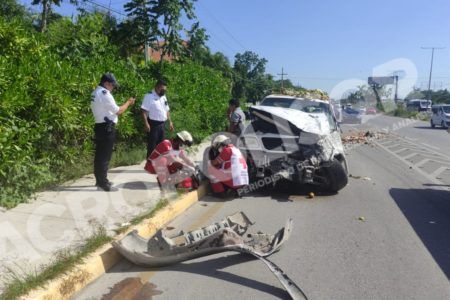 Un peligro, autobús Del Valle en Playa del Carmen. Ponen en riesgos la vida de terceros