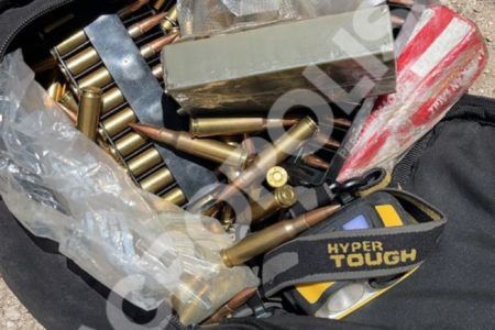 DESARMAN A NARCOSECUESTRADORES.- Confiscan armas y chalecos antibalas en residencia de Alfredo V. Bonfil