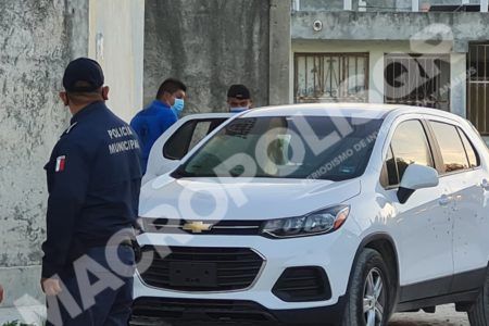 EJECUTADO EN SU CAMIONETA DE LUJO. Abordo de un taxi tres sicarios acribillan al hombre en Cancún