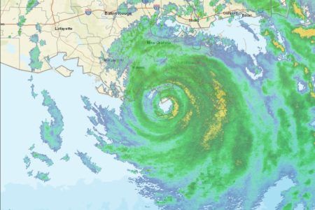 Huracán Ida toca tierra en Louisiana con vientos de 240 km/h