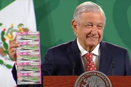 AMLO promociona compra de ‘cachitos’ para el Sorteo del palco en el Azteca y casas