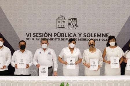 ENTREGAN AUTORIDADES DE PUERTO MORELOS EL TERCER INFORME DE GOBIERNO