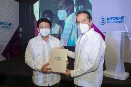ENTREGA VICTOR MAS TAH TERCER INFORME DE GOBIERNO