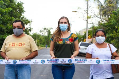 INAUGURA ATENEA GÓMEZ CUATRO CALLES PAVIMENTADAS EN RANCHO VIEJO