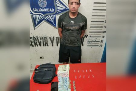 MICRONARCO CAE EN MANOS DE LA POLICÍA.- Traía drogas y dinero en efectivo en Playa del Carmen