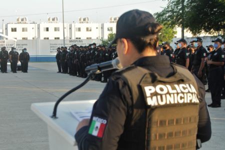 EXIGEN AC CASTIGO A ASESINOS DE POLICÍA DE PLAYA DEL CARMEN.- Repudian atentado contra policía de Solidaridad