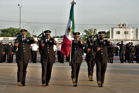 FUE UN HÉROE. Policía turístico de Playa del Carmen dan último adiós con los más altos honores