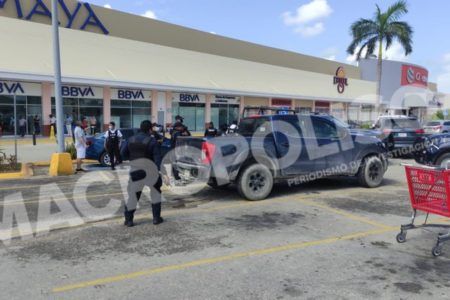 A CACHAZOS DE PISTOLA ROBAN A CONTRATISTA.- Los ladrones le quitaron 200 mil pesos en el Centro Maya