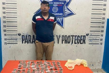 VELOCIDAD DELATÓ A NARQUILLO.- Llevaba 69 dosis de drogas al ser detenido por la policía municipal